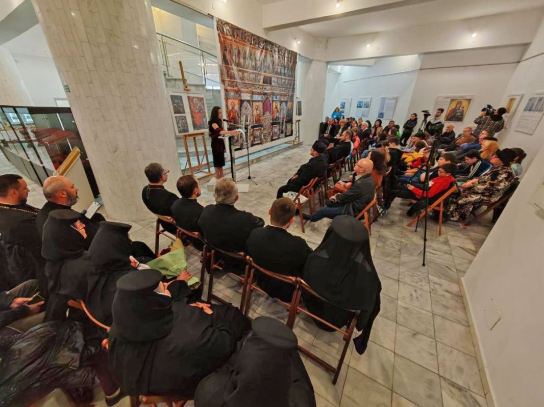 Expoziție fotodocumentară dedicată Mănăstirii Bogdana din județul Bacău 292452