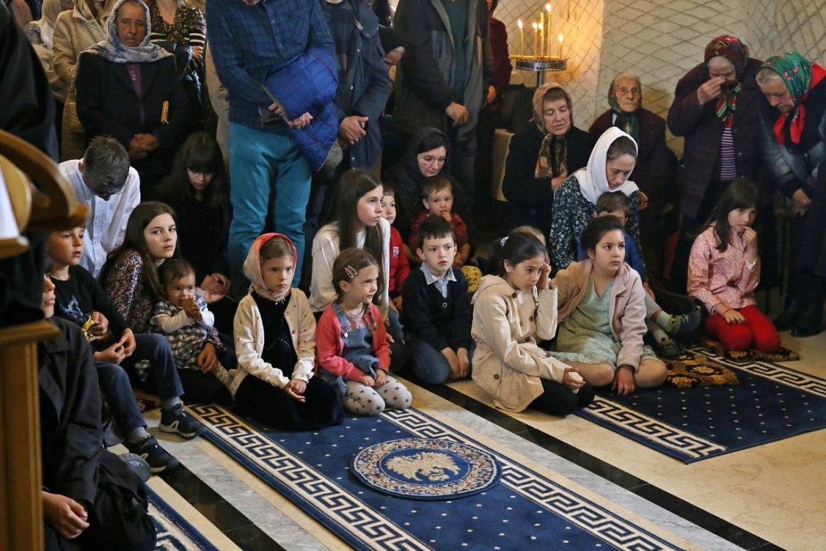 Liturghie și botez săvârșite de Mitropolitul Moldovei și Bucovinei în Parohia Curagău 292866