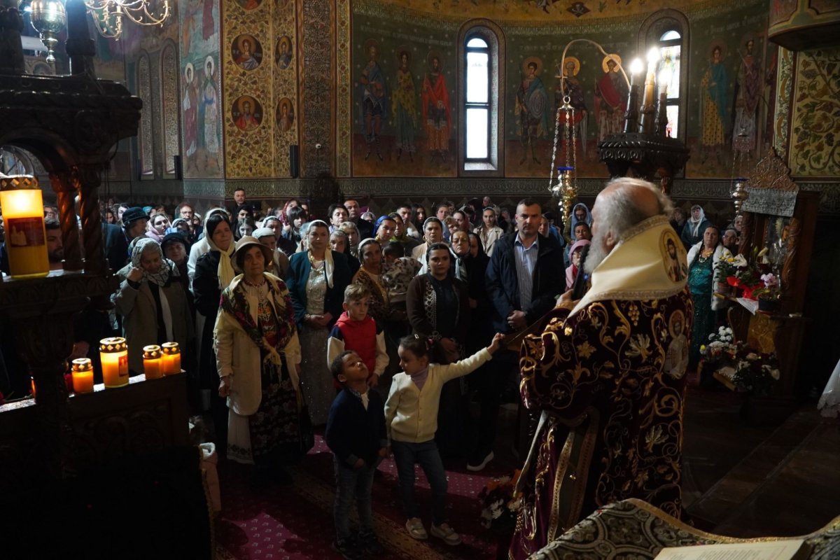 Sărbătoare luminoasă la Catedrala „Sfântul Gheorghe” din Tecuci 293188