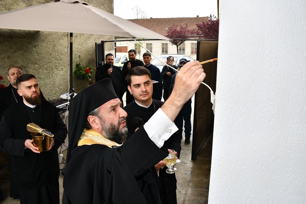 A fost sfințit așezământul de servicii sociale din Oțelu Roșu 293387