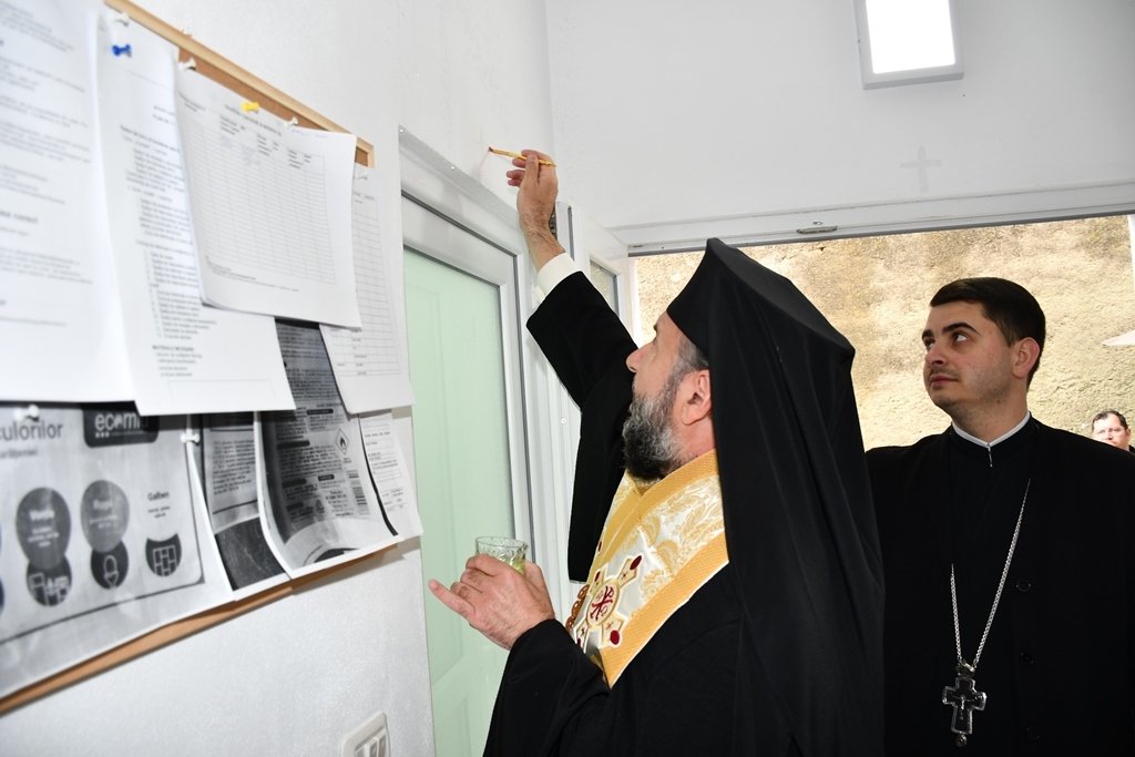 A fost sfințit așezământul de servicii sociale din Oțelu Roșu 293388