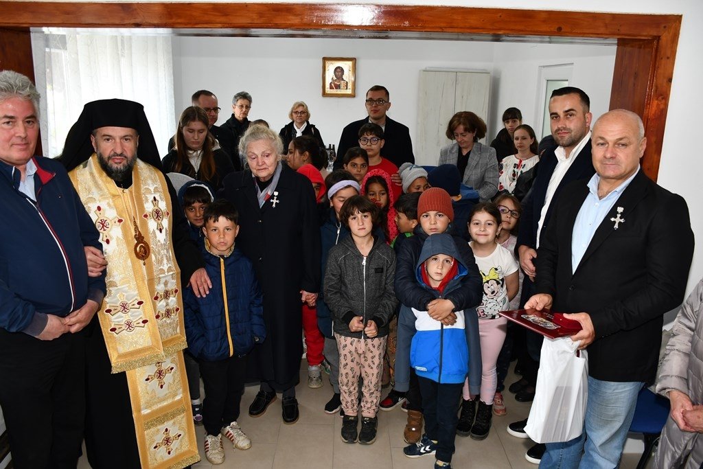 A fost sfințit așezământul de servicii sociale din Oțelu Roșu 293390