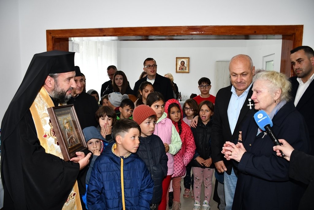 A fost sfințit așezământul de servicii sociale din Oțelu Roșu 293391