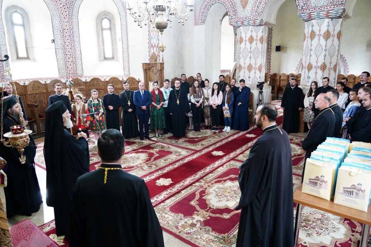 Premierea tinerilor misionari din Arhiepiscopia Târgoviștei 293402