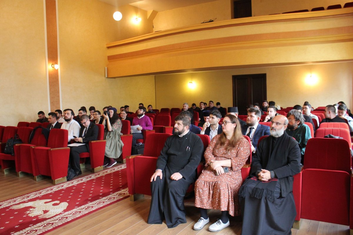 Simpozion național studențesc la Craiova 293393