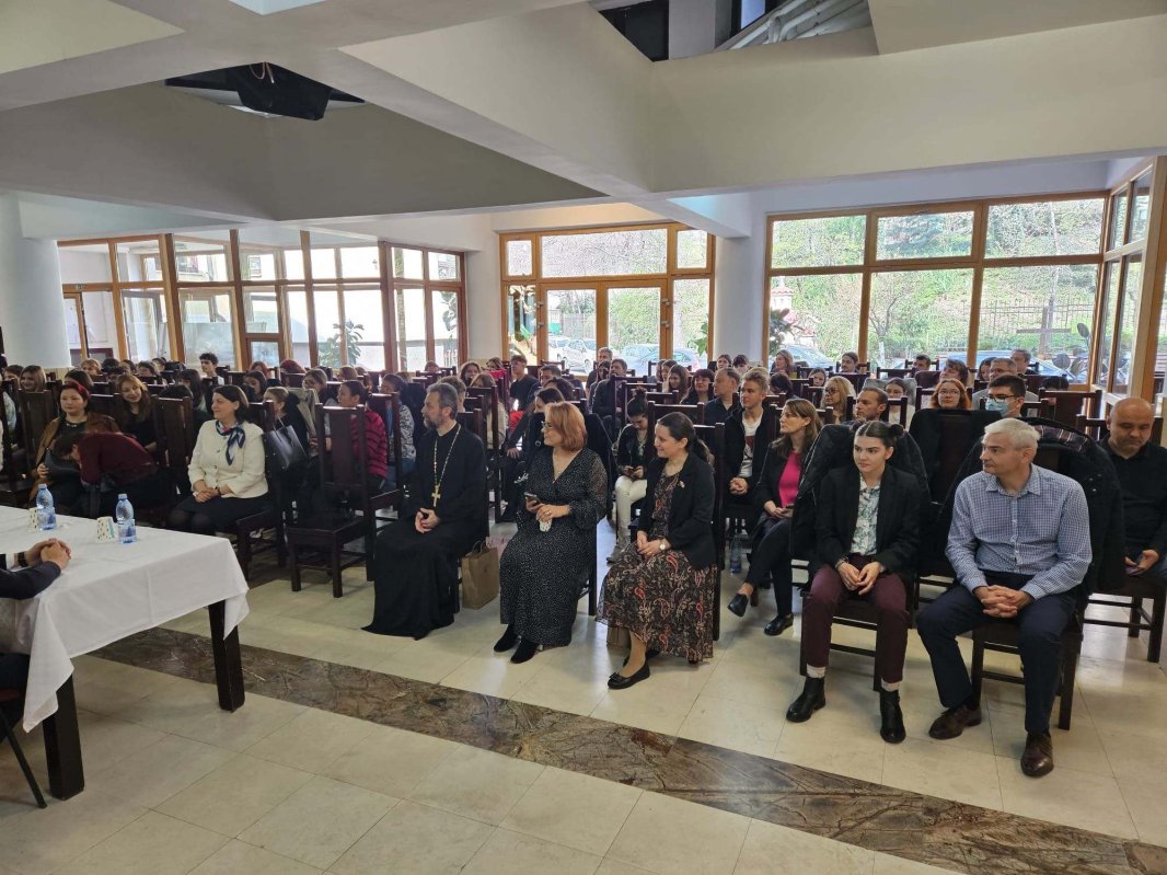 Experiențele adolescenţilor într-un eseu tematic: „Credința - izvor de tămăduire” 292471