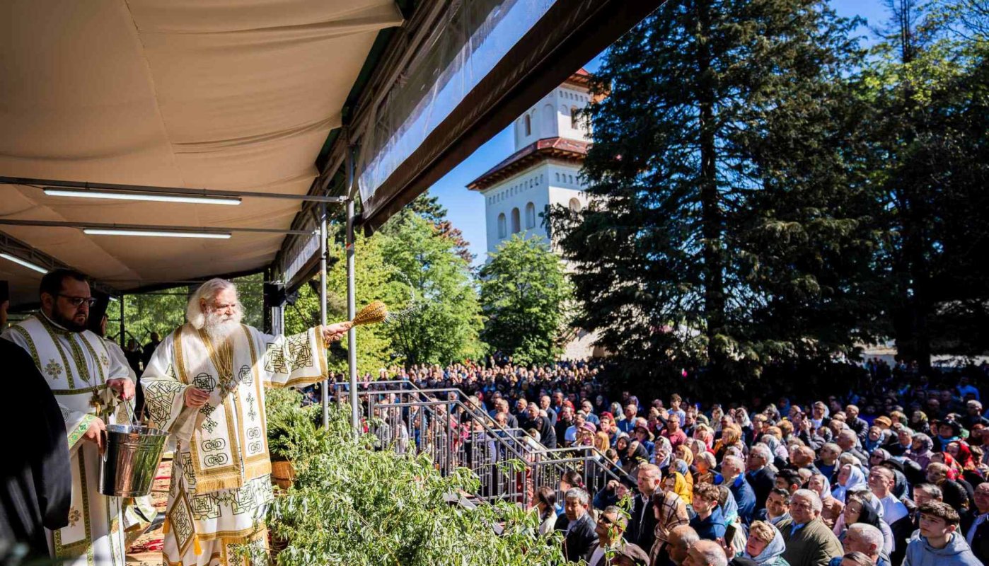 Praznicul Intrării Domnului în Ierusalim la Mănăstirea „Sfântul Ioan cel Nou de la Suceava” 293875