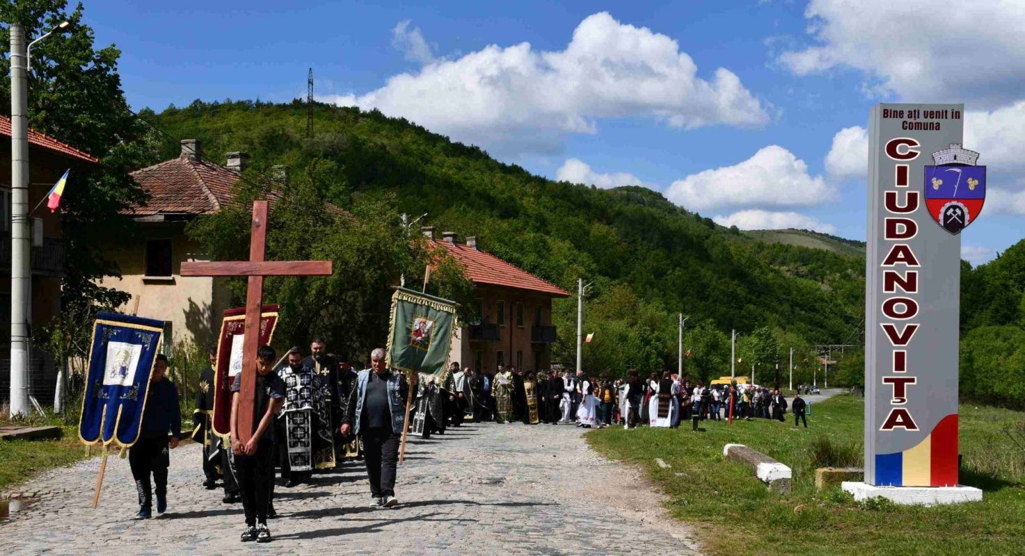 Procesiunea „Drumul Crucii” la Ciudanovița 293788