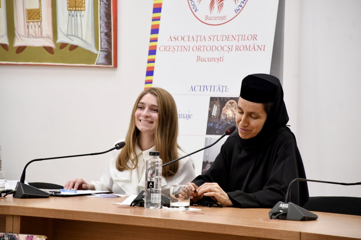 Stareța Mănăstirii Dragomirna la o conferință ASCOR 293849