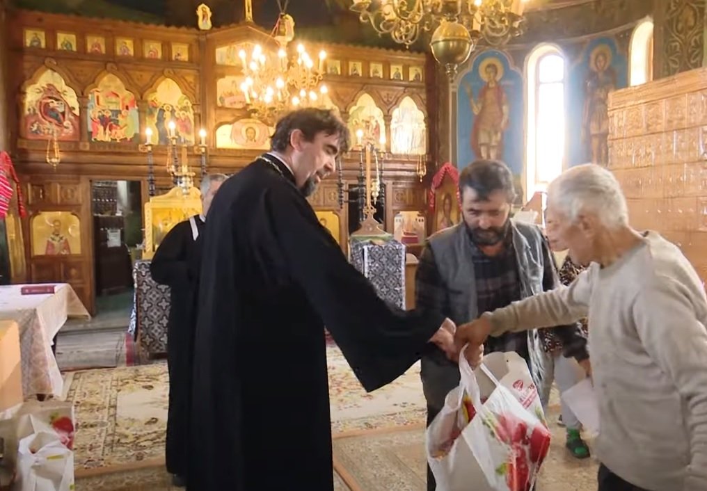 Daruri pentru masa de Paști pentru familii nevoiașe din două parohii ilfovene 293958