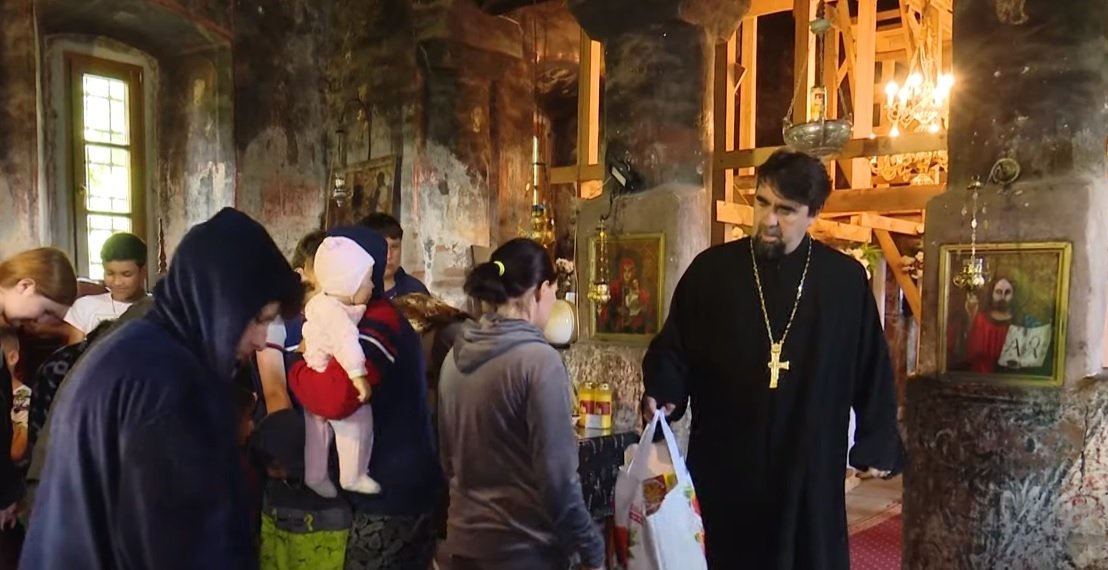 Daruri pentru masa de Paști pentru familii nevoiașe din două parohii ilfovene 293959