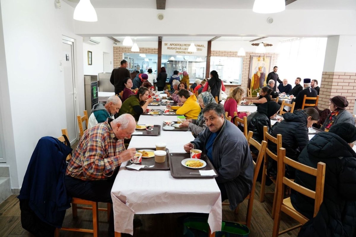 IPS Mitropolit Nifon a vizitat două instituții filantropice din Târgoviște 293993