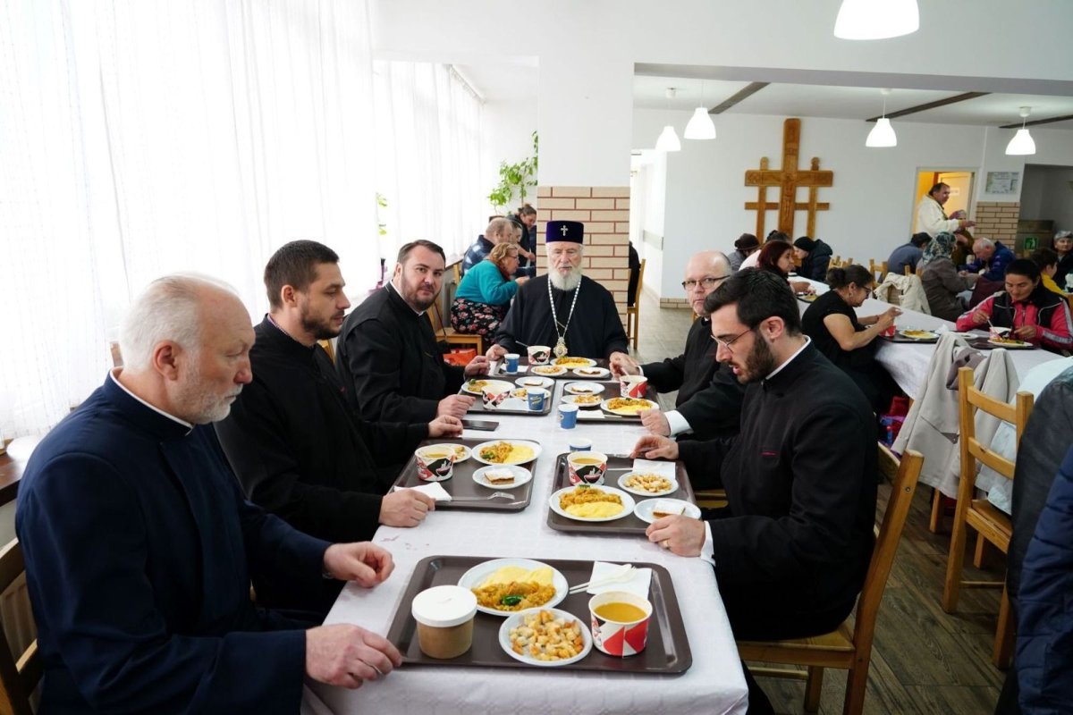 IPS Mitropolit Nifon a vizitat două instituții filantropice din Târgoviște 293997