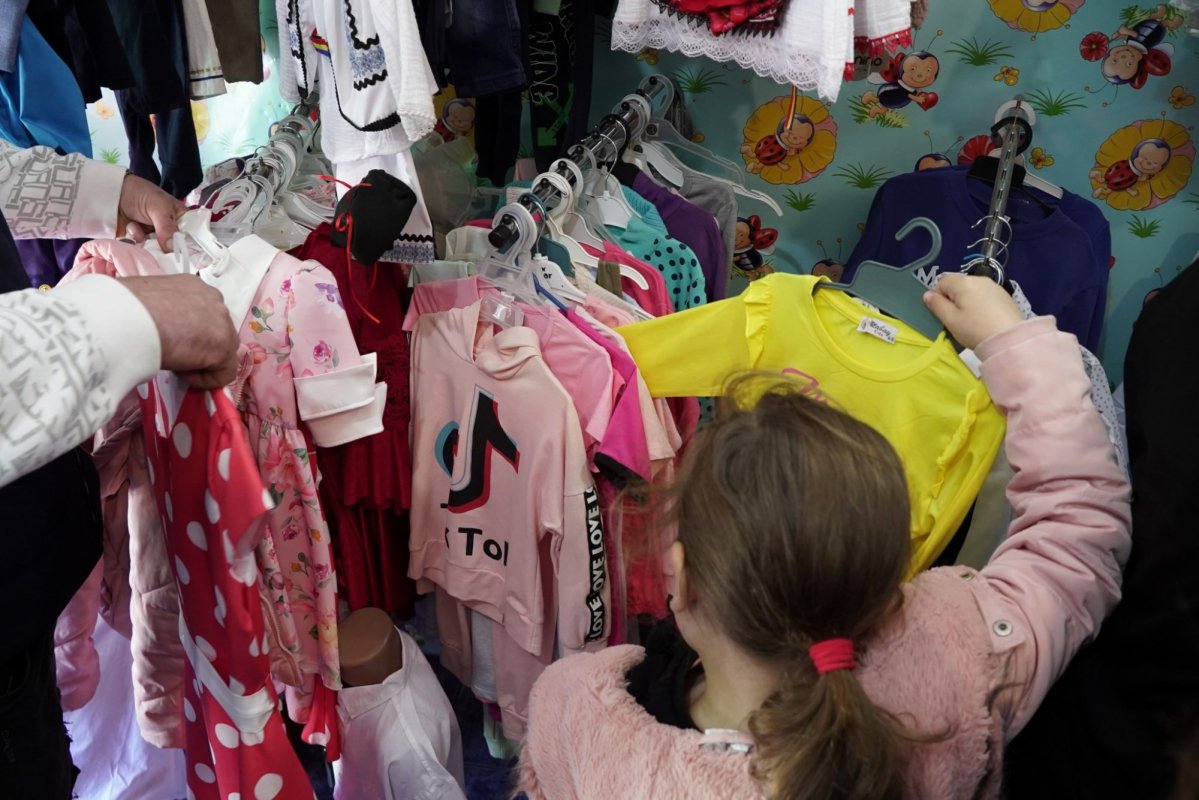 Programul social‑filantropic „Ne înnoim de Sfintele Paşti” continuă 293946