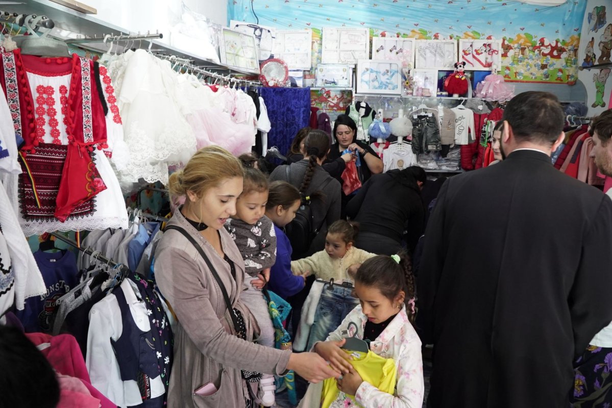 Programul social‑filantropic „Ne înnoim de Sfintele Paşti” continuă 293948