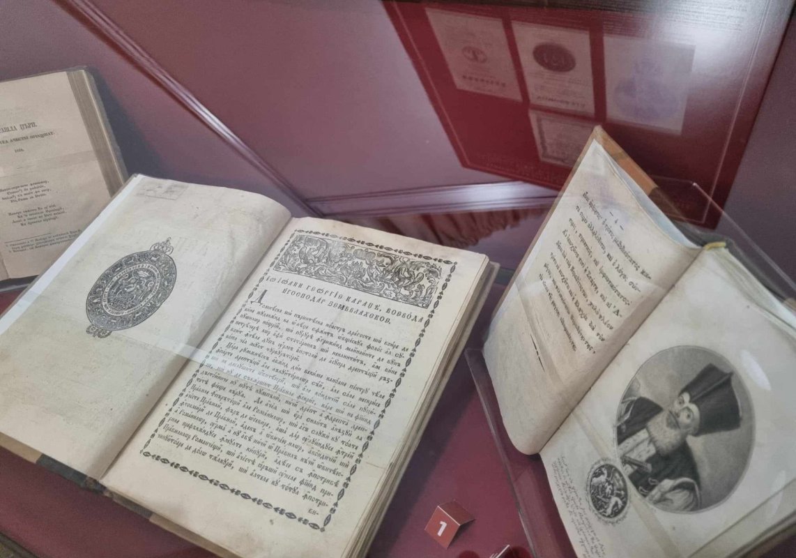 Steme domnești de pe vechi cărți românești 293883