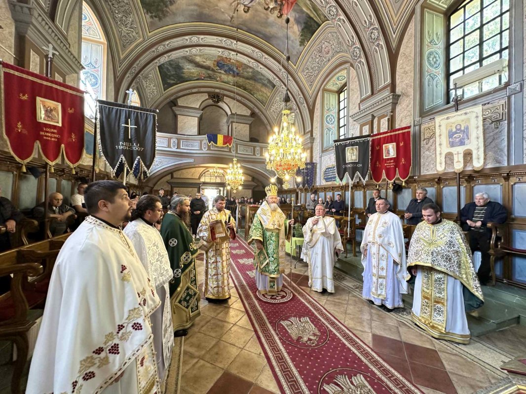 Vizită arhierească în Parohia Seleuș din Serbia 293938