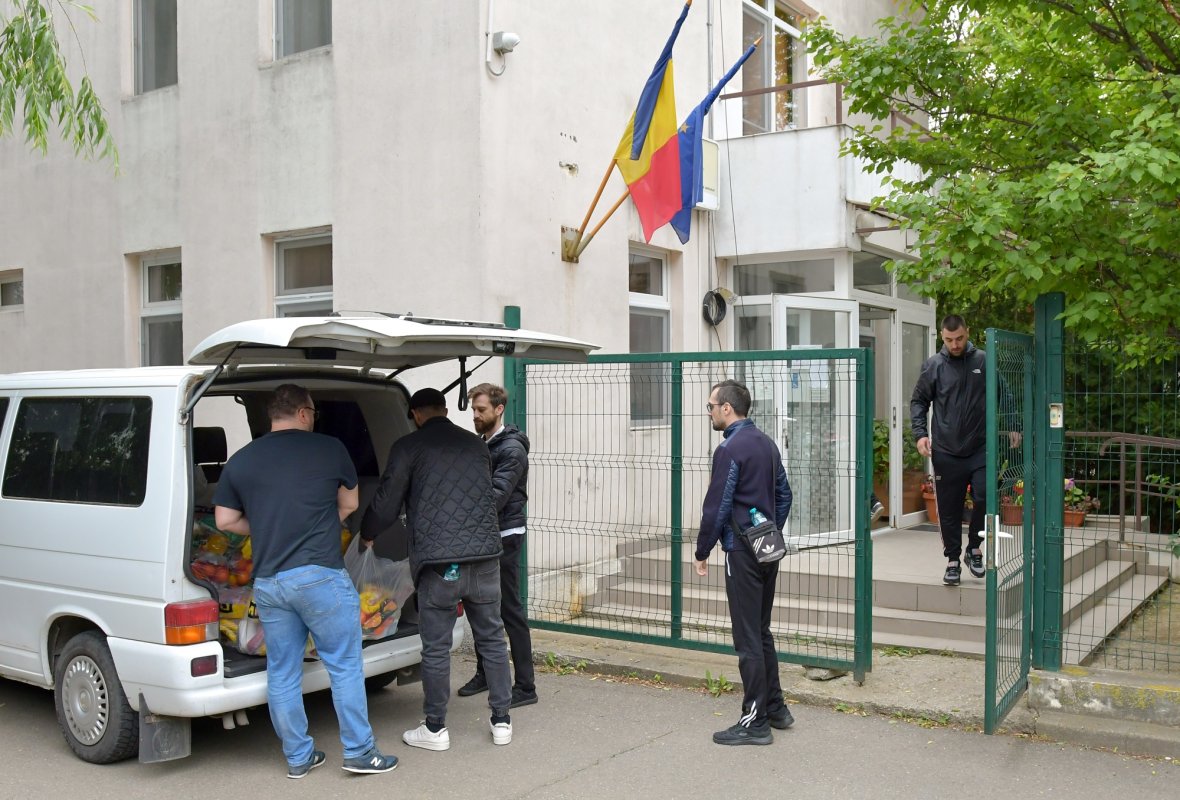 Bucurii prepascale pentru nevoiași la o parohie din Capitală 294131