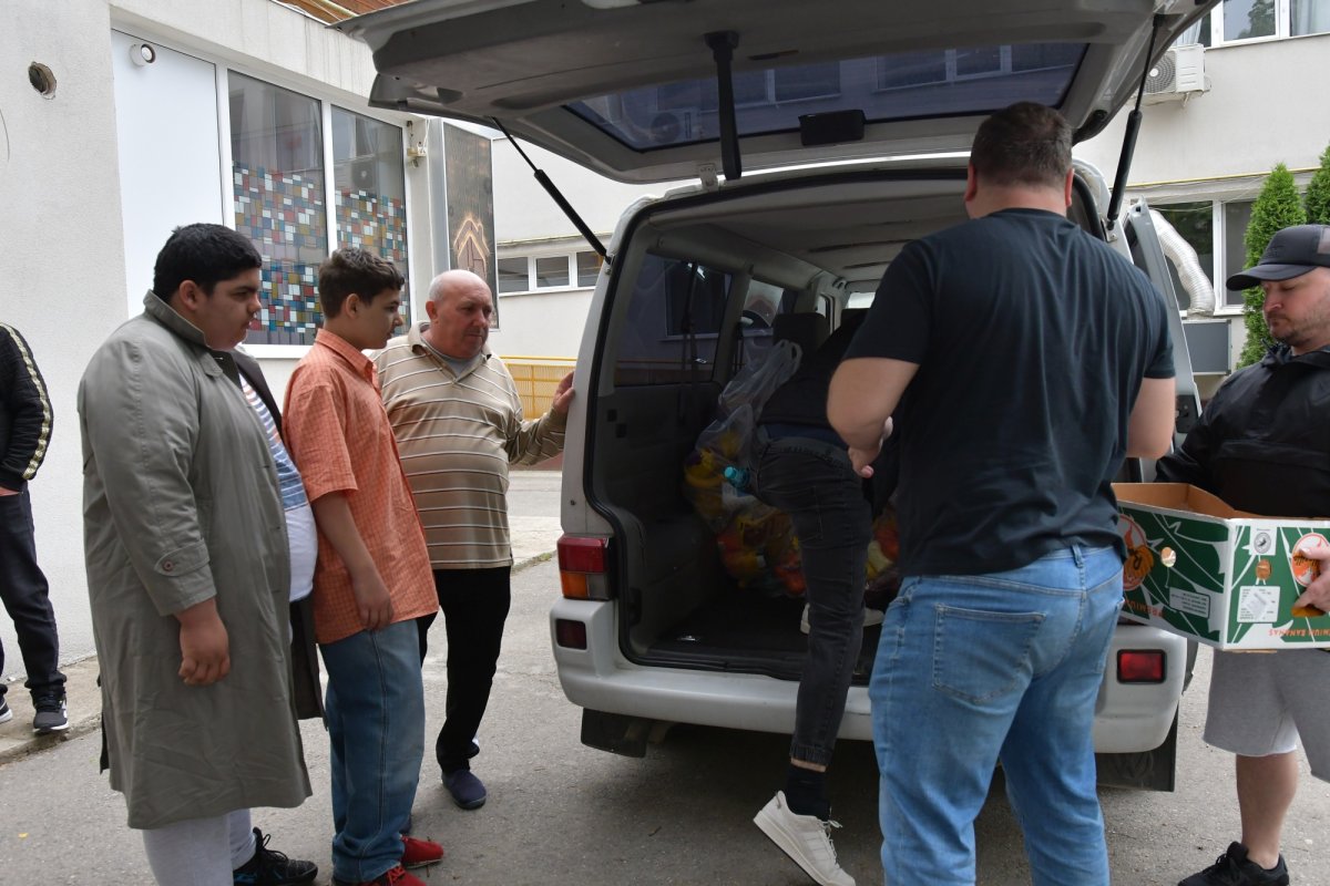 Bucurii prepascale pentru nevoiași la o parohie din Capitală 294132