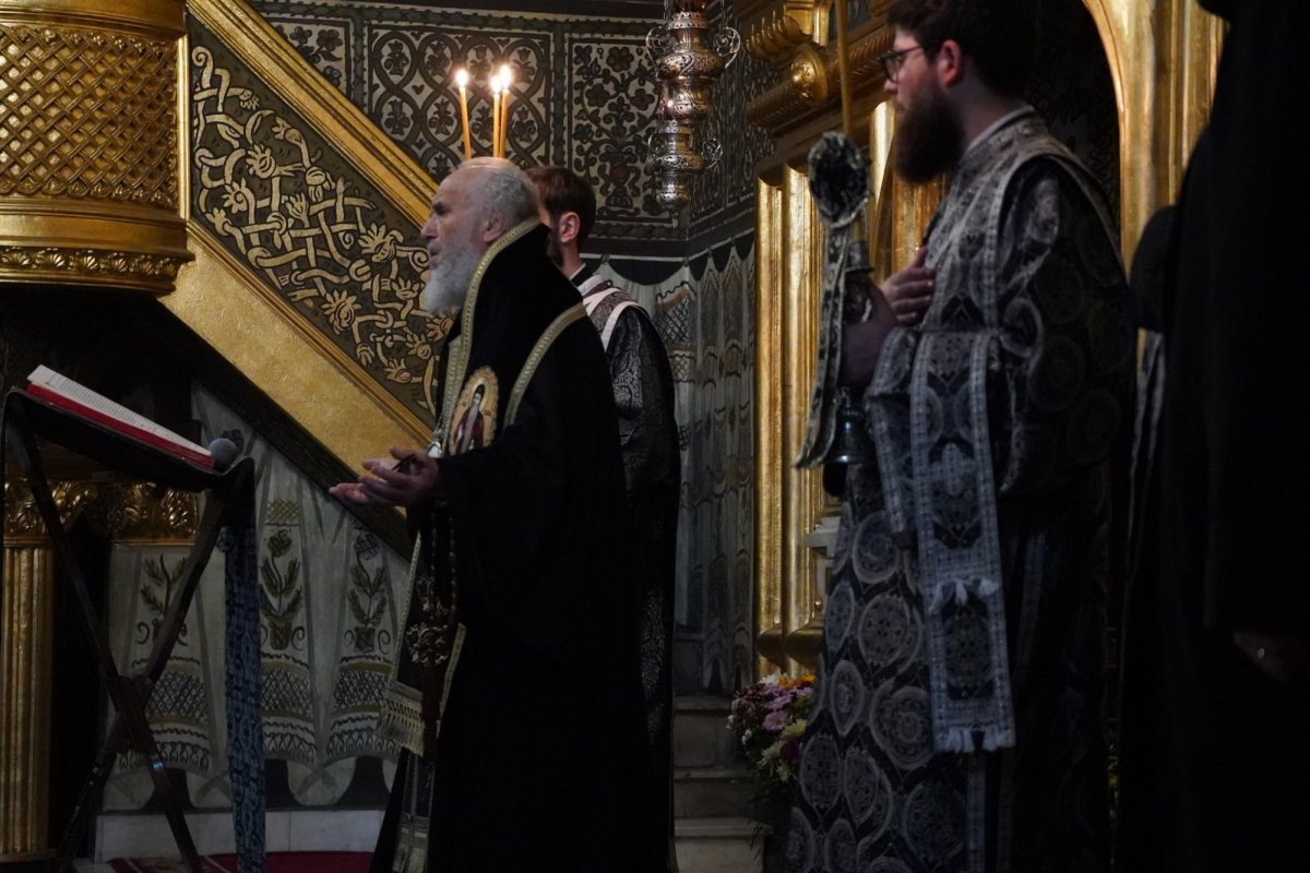 Denia celor 12 Evanghelii la Catedrala Arhiepiscopală din Galaţi 294219