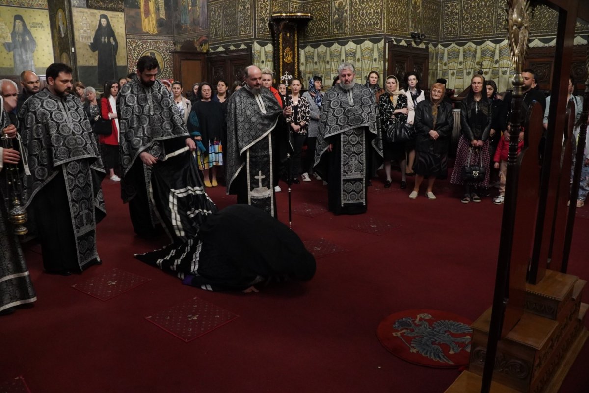 Denia celor 12 Evanghelii la Catedrala Arhiepiscopală din Galaţi 294223