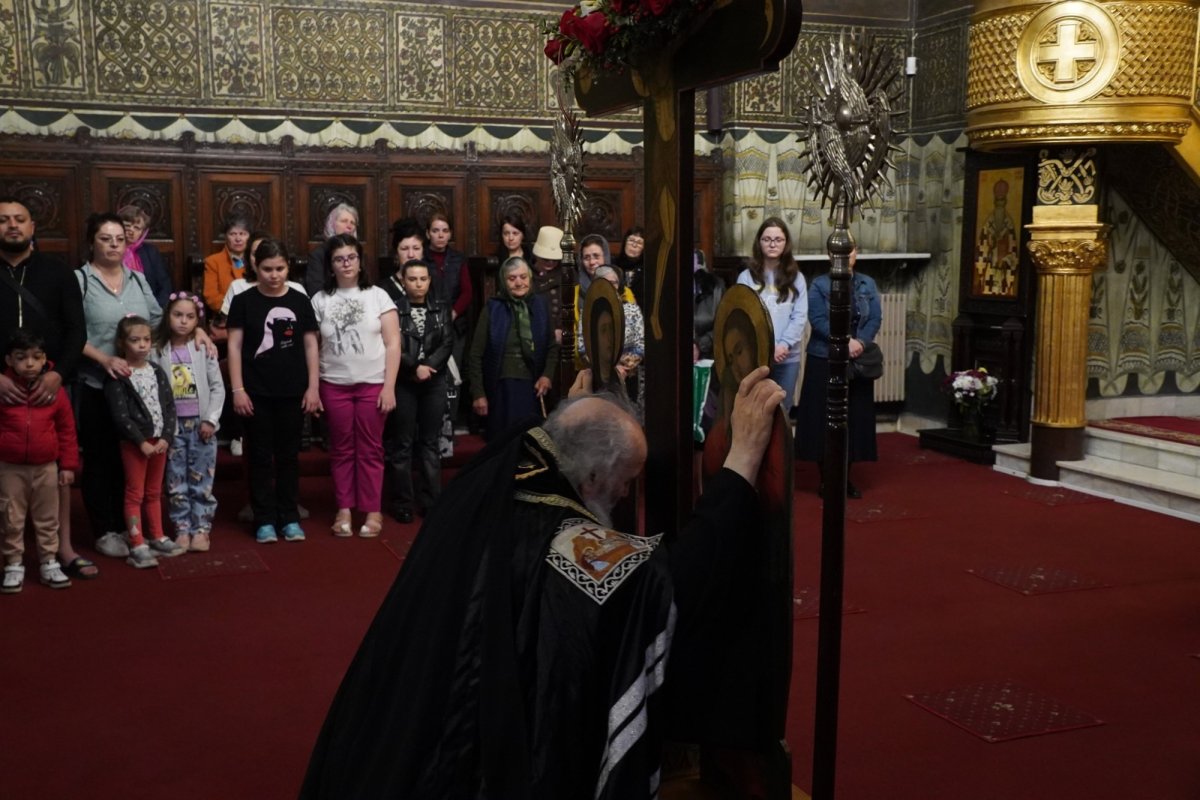 Denia celor 12 Evanghelii la Catedrala Arhiepiscopală din Galaţi 294224