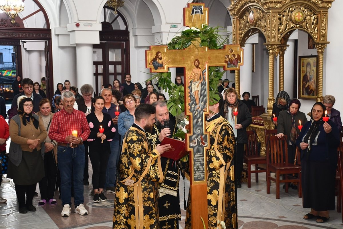 Slujbele speciale din Săptămâna Sfintelor Pătimiri la Catedrala Episcopală din Caransebeș 294228
