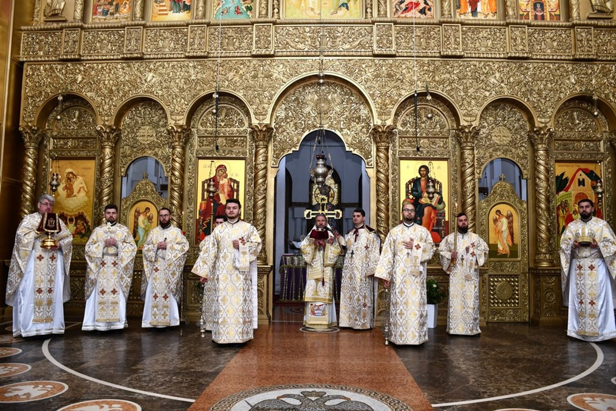 Slujbele speciale din Săptămâna Sfintelor Pătimiri la Catedrala Episcopală din Caransebeș 294230