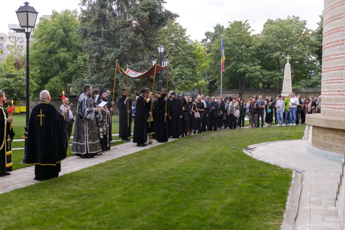 Denia Prohodului Domnului Hristos, la Mănăstirea Bărboi din Iași 294325