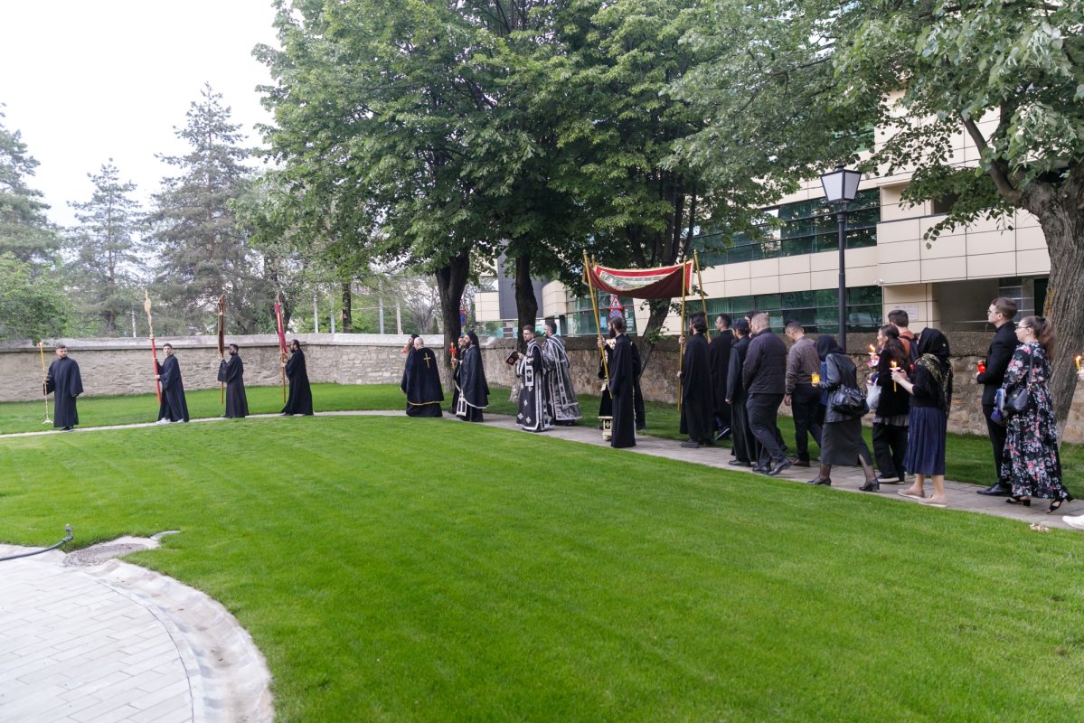 Denia Prohodului Domnului Hristos, la Mănăstirea Bărboi din Iași 294327