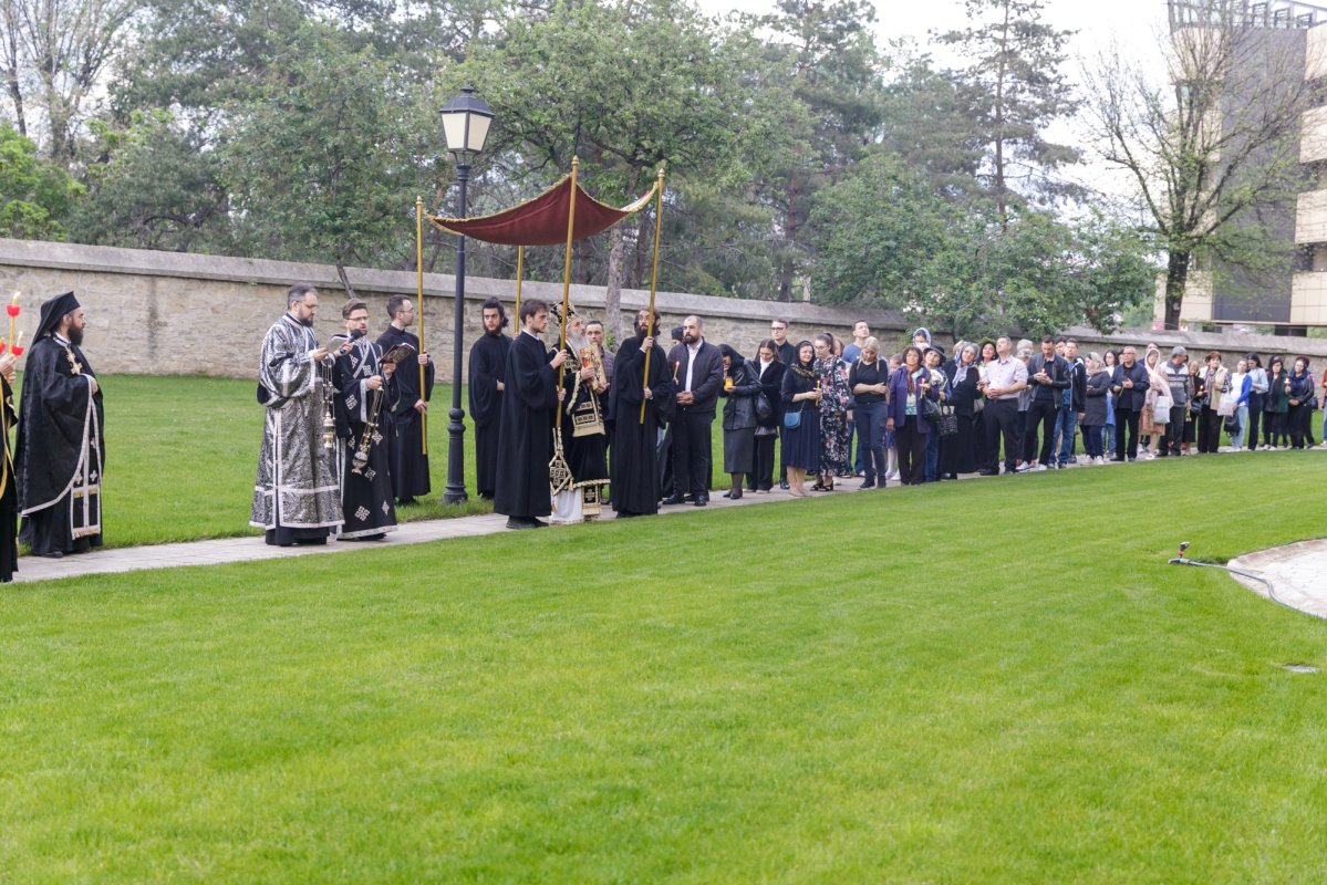 Denia Prohodului Domnului Hristos, la Mănăstirea Bărboi din Iași 294329