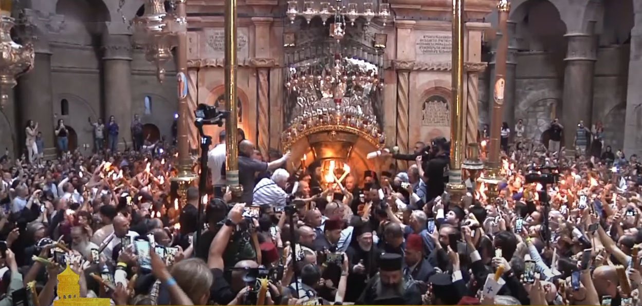 S‑a coborât Sfânta Lumină la Ierusalim 294338