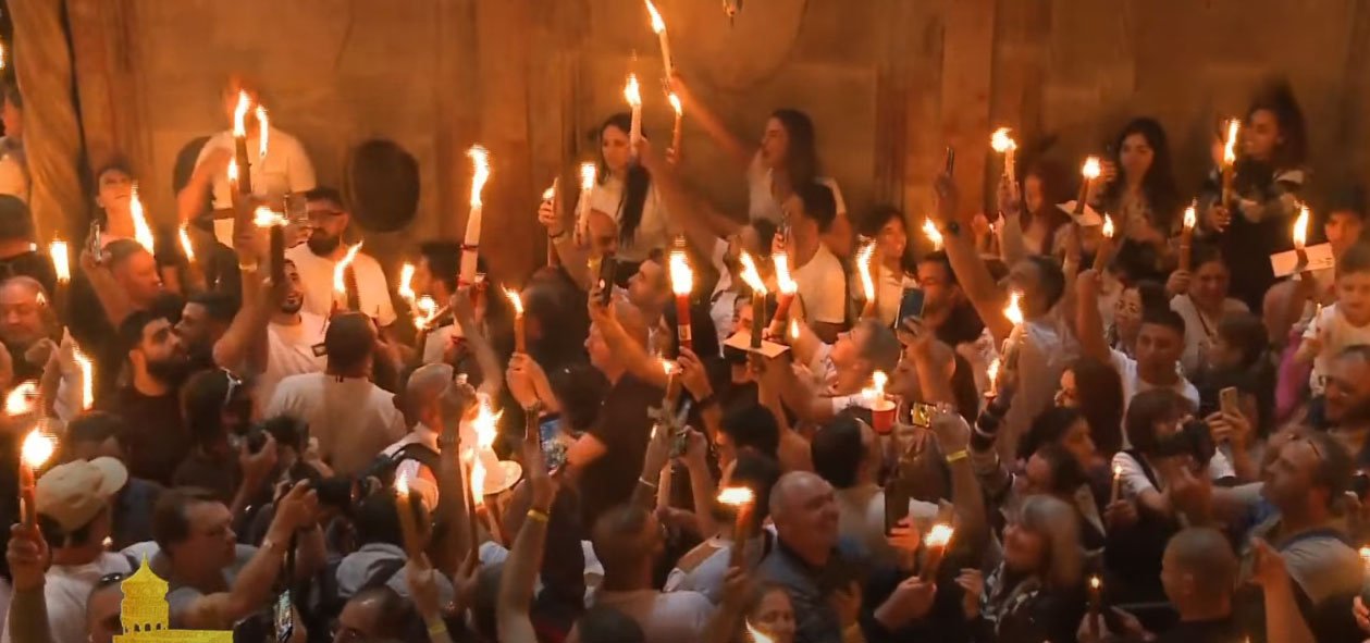 S‑a coborât Sfânta Lumină la Ierusalim 294340