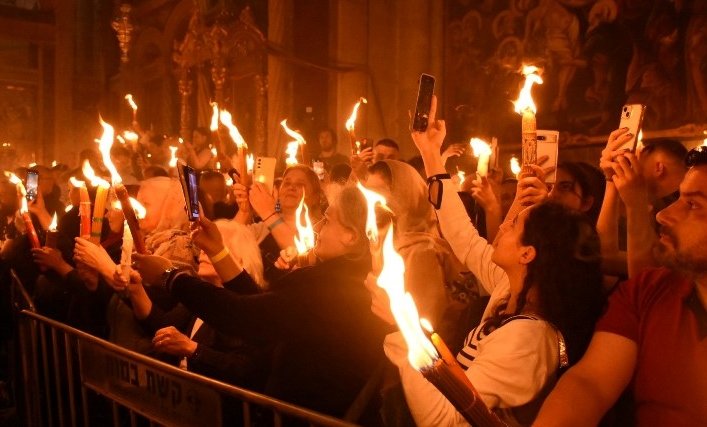 S‑a coborât Sfânta Lumină la Ierusalim 294711