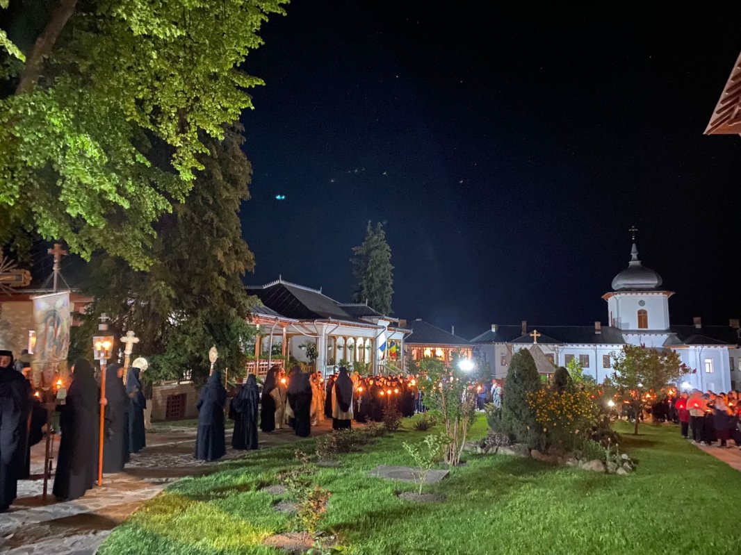 Slăvitul praznic al Învierii Domnului Hristos la Mănăstirea Văratec 294627