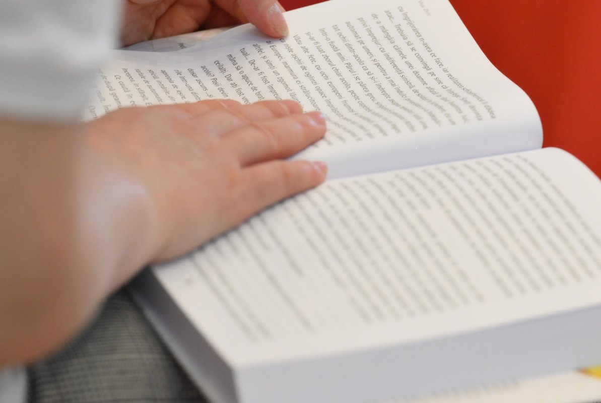 A scăzut numărul autorilor, jurnaliştilor şi lingviştilor români 294740