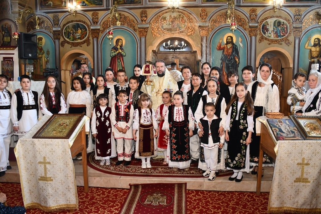 Binecuvântare arhierească în parohia bănățeană Bozovici 294785