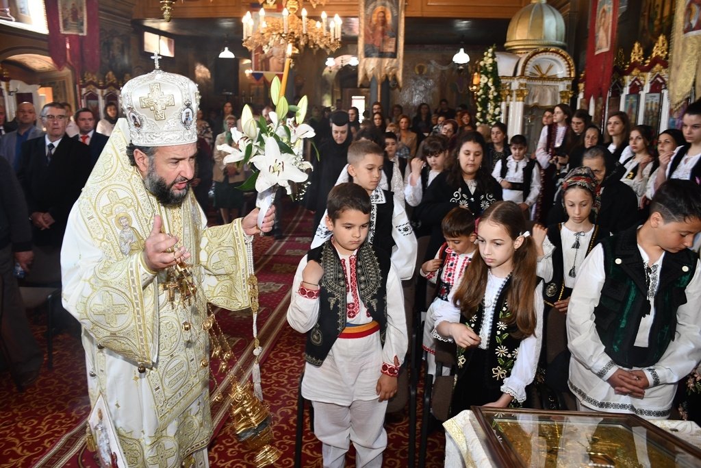 Binecuvântare arhierească în parohia bănățeană Bozovici 294786
