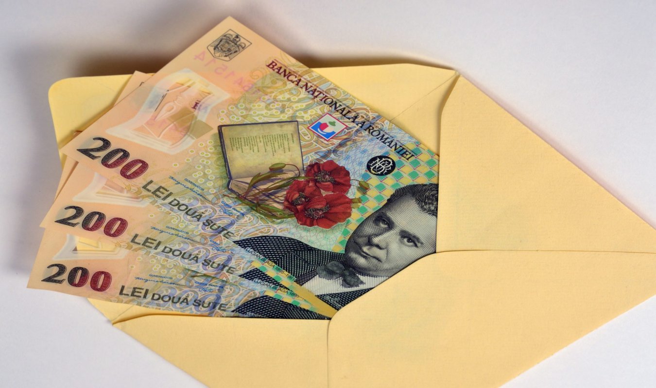 În luna aprilie pensia medie a fost de 2.506 lei  294738