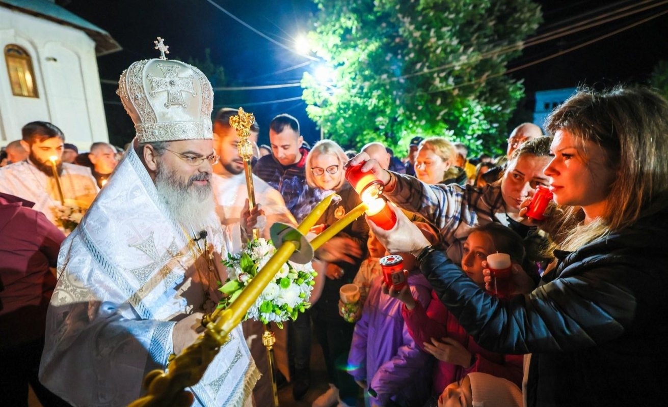 Învierea Domnului la Catedrala Episcopală din Huşi 294772
