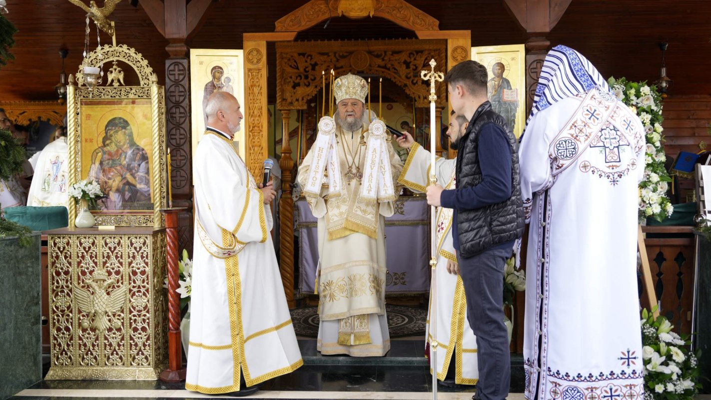 Slujiri arhiereşti în comunităţi braşovene de Sfintele Paşti 294766