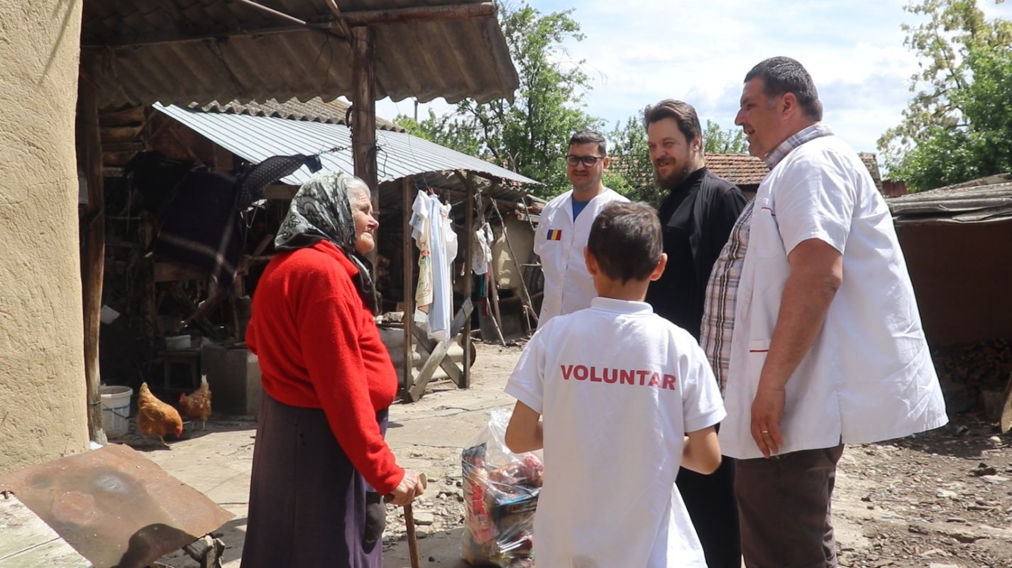 100 de familii nevoiașe din Prahova au primit daruri de Paști 294926