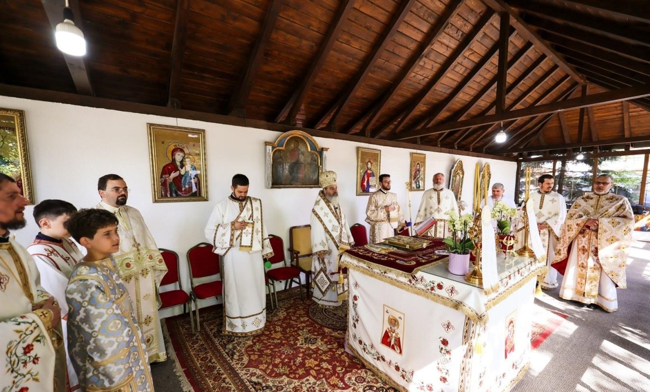 Slujire a Episcopului Hușilor în a doua zi de Paști 294895