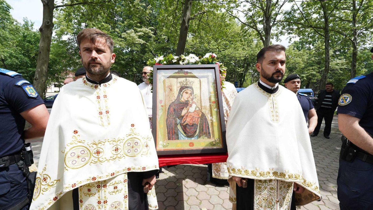 Veche icoană făcătoare de minuni adusă în Slobozia, județul Ialomița 294921