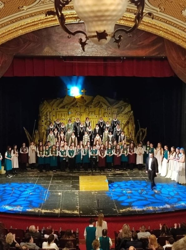 „Corul este a doua noastră casă” 294936