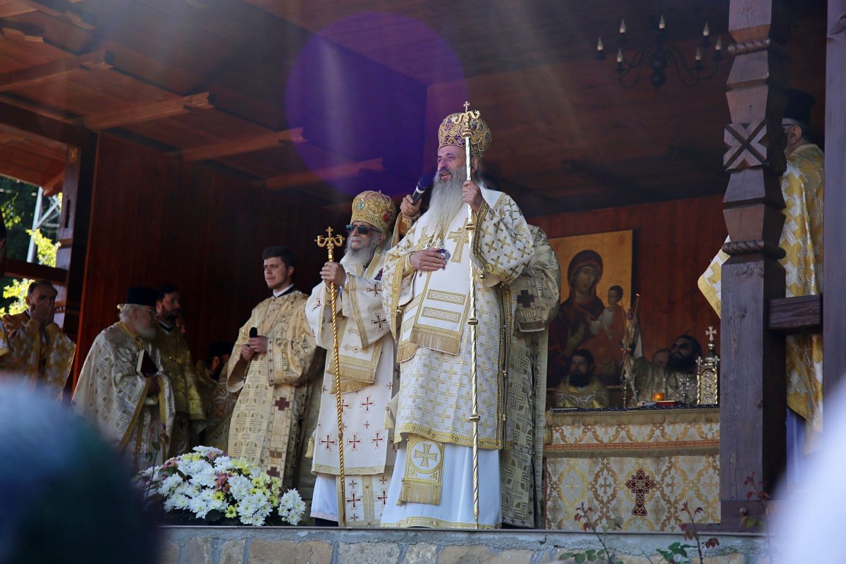 Doi mitropoliți la hramul Mănăstirii Sângeap-Basaraba 295076