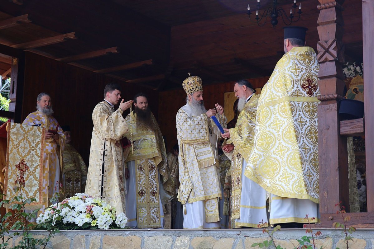 Doi mitropoliți la hramul Mănăstirii Sângeap-Basaraba 295083