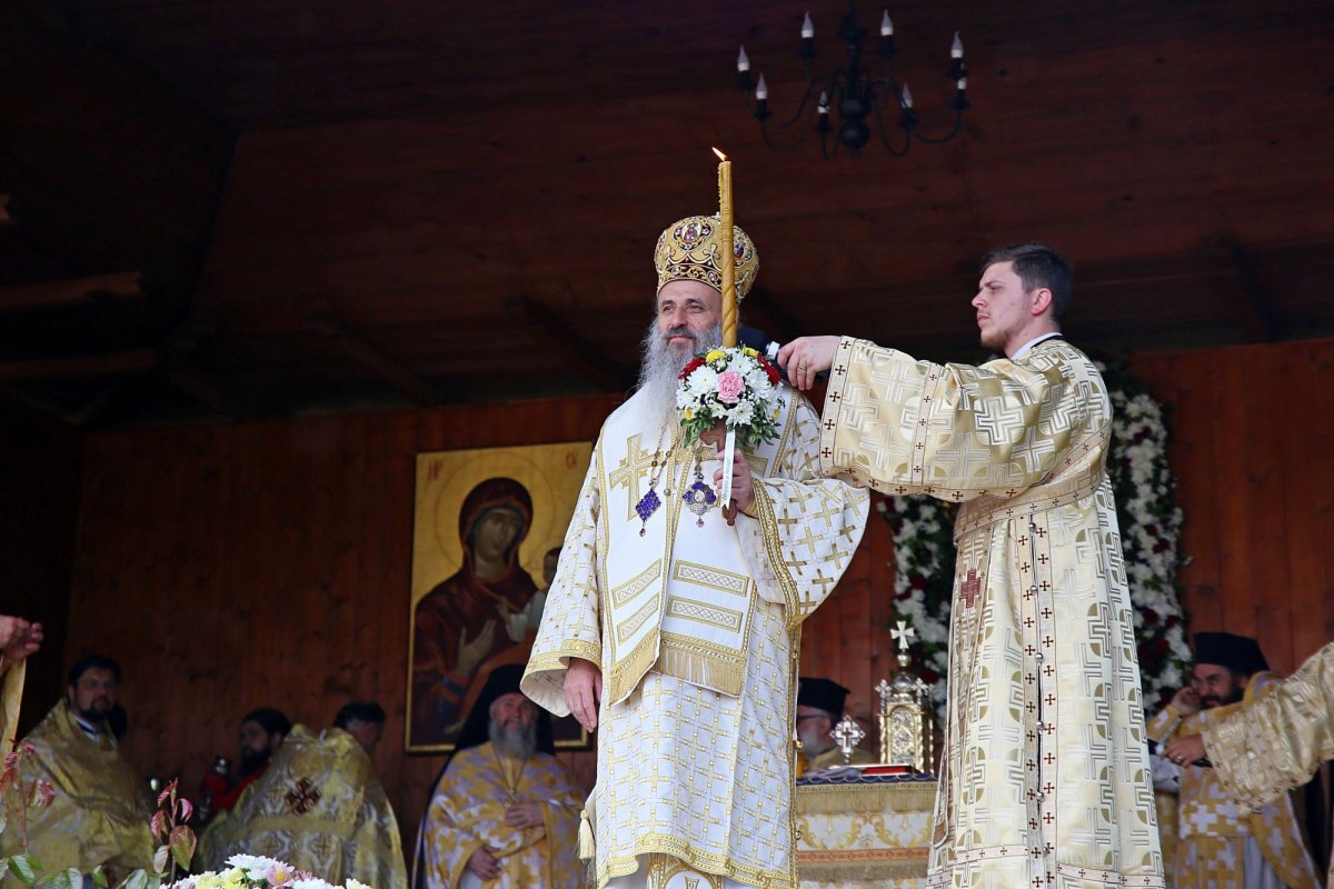 Doi mitropoliți la hramul Mănăstirii Sângeap-Basaraba 295086