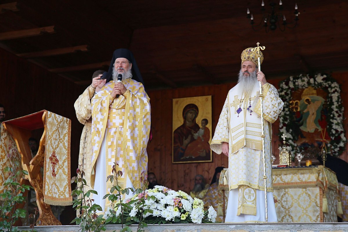 Doi mitropoliți la hramul Mănăstirii Sângeap-Basaraba 295087