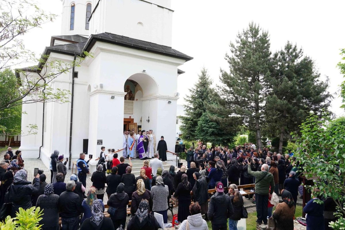 Hramul Mănăstirii Nucet din Arhiepiscopia Târgoviștei 295094